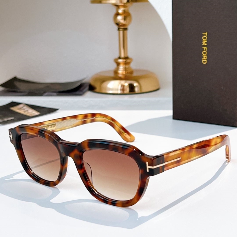 TOM FORD